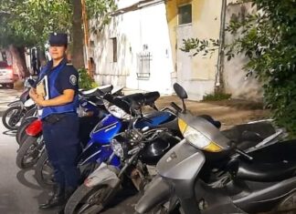 Retienen 12 motos en un control policial en bulevares Díaz Vélez e Yrigoyen