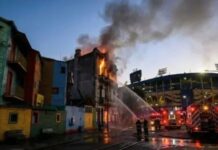 Incendio en conventillo de La Boca deja una mujer muerta, decenas de afectados y vecinos en la calle