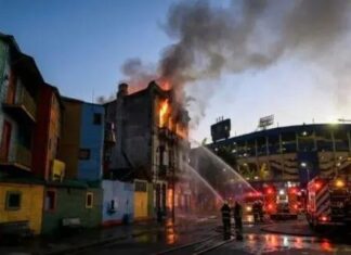 Incendio en conventillo de La Boca deja una mujer muerta, decenas de afectados y vecinos en la calle