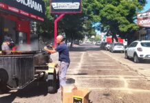 Municipio realiza tareas de toma de juntas y bacheo en distintas calles de la ciudad