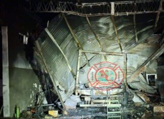 Bomberos controlaron incendio en taller del frigorífico Granja Tres Arroyos