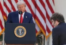 El NYT afirma que Milei negocia con Trump recibir inmigrantes deportados de EE.UU.