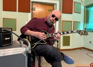 El Indio Solari desmiente rumores de ACV con una foto en su estudio: «Chequeos de rigor, salud estable»