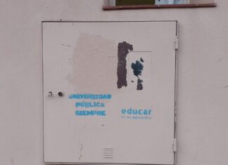 Detuvieron a cuatro jóvenes por pintadas en el Colegio Justo José de Urquiza