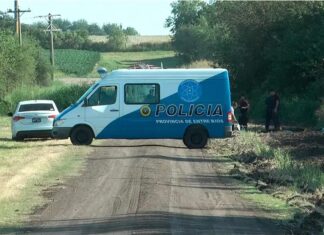 Hallaron un cuerpo calcinado en auto incendiado en un camino rural de Cerrito