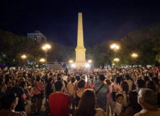 La comparsa Aimará realizó un exitoso ensayo técnico en Plaza Ramírez