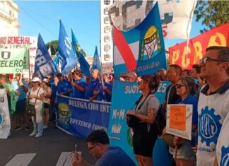 Multisectorial se moviliza contra la reforma laboral que debate el Senado