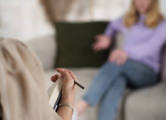 Salud mental: en 2025 se amplió la brecha de atención entre mujeres y varones