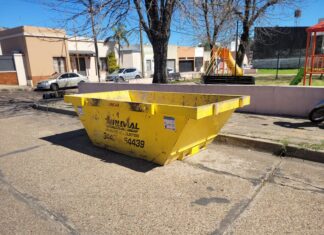 Continúa la campaña contra el dengue con descacharrización en tres barrios