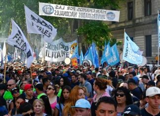 La CGT marcha a Tribunales para judicializar la reforma laboral mientras los docentes paran y se movilizan al Congreso