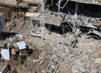 Irán niega conversaciones con Trump y lanza misiles contra Israel