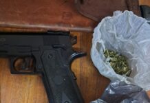 Lo detuvieron tras amenazar a la policía con un machete y encontrarle drogas