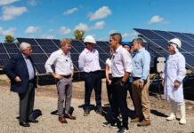 Docentes protestaron contra Frigerio en la puerta de un frigorífico durante un acto oficial blindado