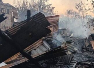 Voraz incendio arrasó tres viviendas en la zona del ex FAPU y dejó a varias familias sin hogar