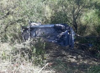 Un auto volcó y terminó en la banquina de la Autovía 12 tras un choque entre dos vehículos