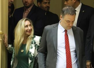 Investigan un posible viaje de Adorni a Aruba y la justicia evalúa nuevas pruebas