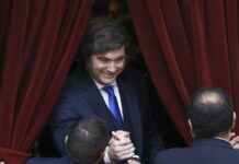 El gobierno evalúa adelantar las presidenciales para mayo de 2027 por la crisis económica