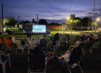 «Cine Bajo las Estrellas» convocó a vecinos con una jornada de inclusión y encuentro