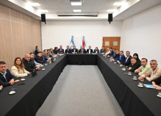 Frigerio analizó con intendentes justicialistas la situación de los municipios y la caída de recursos