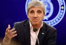 El gobierno fija el precio de la nafta de YPF por 45 días para tratar de contener la inflación