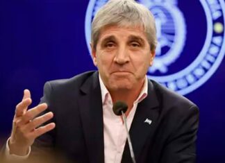 El gobierno fija el precio de la nafta de YPF por 45 días para tratar de contener la inflación