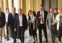 El Gabinete presiona para echar a Adorni en medio de la crisis por los créditos del Nación