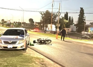 Choque entre un auto y una moto en Uncal y Estrada dejó un herido grave