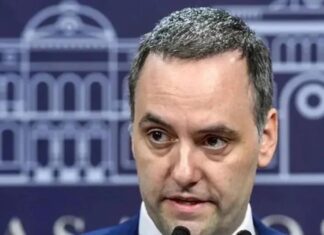 Citan a declarar a las cuatro mujeres que prestaron dólares a Adorni