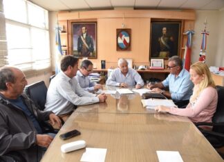 Firmaron el contrato para pavimentar 19 cuadras en barrio Santa Rita