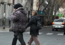 Jueves gris y fresco en la ciudad