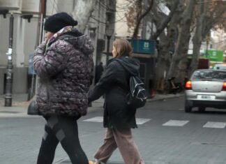 Jueves gris y fresco en la ciudad