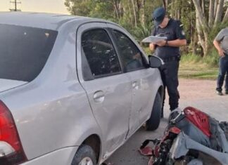 Un motociclista sufrió lesiones graves tras chocar con un auto en Colón
