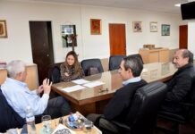 Firmaron el contrato para pavimentar 15 cuadras en el barrio La Rural