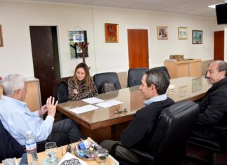 Firmaron el contrato para pavimentar 15 cuadras en el barrio La Rural