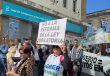 Multitudinaria marcha en Paraná contra la reforma previsional de Frigerio