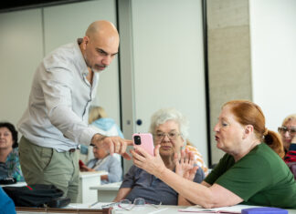Abren las inscripciones para capacitaciones digitales para adultos mayores