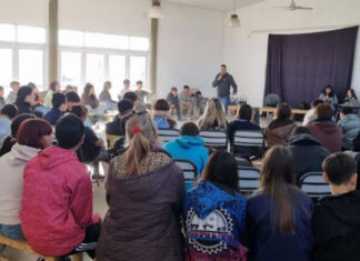 Charlas sobre suicidio adolescente y violencias en escuelas uruguayenses