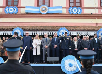 Miles de personas defendieron la celebración patria frente a un intento de escrache