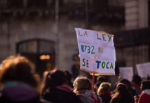 Agmer se moviliza contra la reforma previsional frente a Casa de Gobierno
