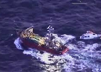 Prefectura desplegó un helicóptero para salvar a un tripulante en el Mar Argentino