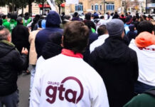 Con apoyo gremial, trabajadores avícolas protestaron por el cierre de la planta