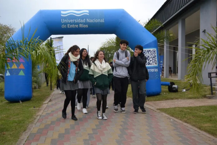 Viví la UNER llega a Paraná con una feria sobre la vida universitaria
