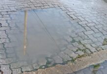 Vecinos del Puerto Viejo reclaman por pérdidas de agua históricas en tres puntos del barrio