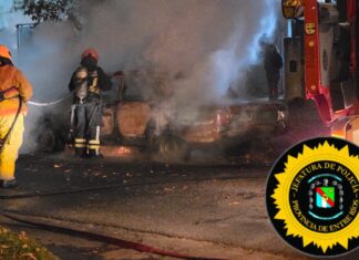 Investigan el incendio total de un automóvil en la vía pública