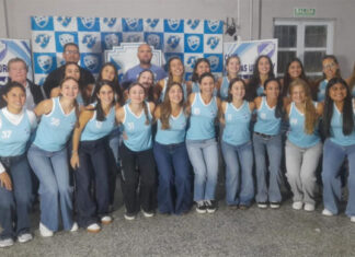 Entregaron un aporte municipal para iluminar la cancha de hockey de Regatas Uruguay