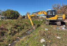 Avanzan las tareas de limpieza en desagües pluviales del barrio 30 de Octubre