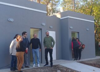 Plaza Schiavo cuenta con nuevos sanitarios para vecinos y feriantes