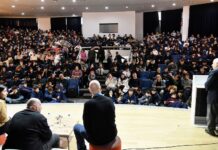 Auditorio colmado para escuchar a Cayetano hablar sobre ludopatía juvenil