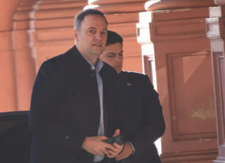 Milei permaneció en Olivos tras la renuncia de Adorni y no hubo despedida oficial