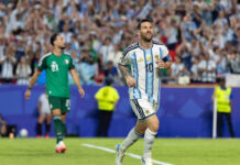 Argentina goleó 3-0 a Argelia con un Messi imparable y récord incluido